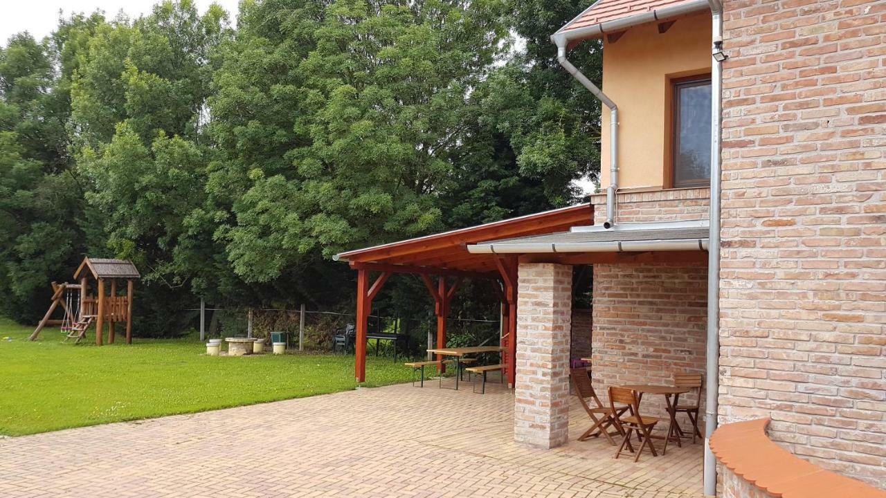 Gyulai Fuerdoe Apartman Εξωτερικό φωτογραφία