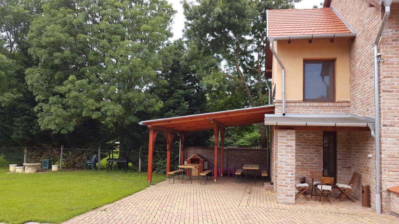 Gyulai Fuerdoe Apartman Εξωτερικό φωτογραφία