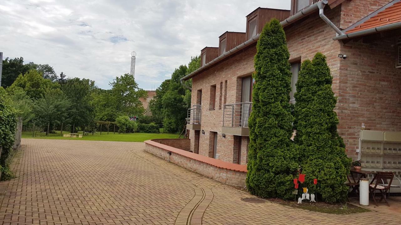 Gyulai Fuerdoe Apartman Εξωτερικό φωτογραφία